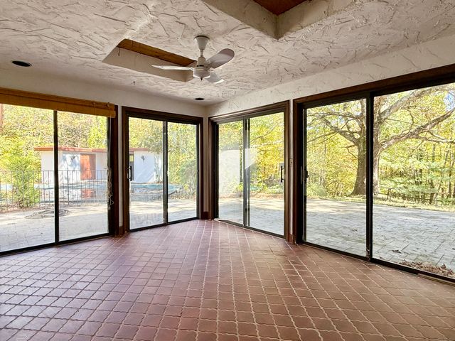 15 Bunker Hill Road, Canton, CT 06019