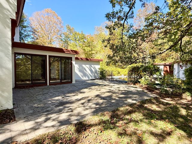 15 Bunker Hill Road, Canton, CT 06019