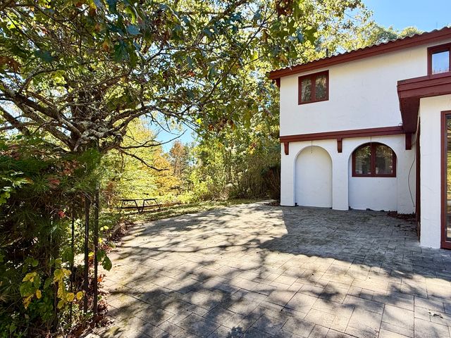 15 Bunker Hill Road, Canton, CT 06019