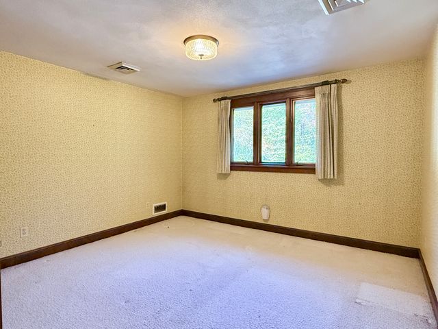 15 Bunker Hill Road, Canton, CT 06019