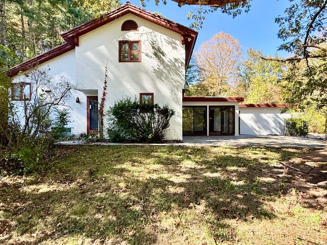 15 Bunker Hill Road, Canton, CT 06019