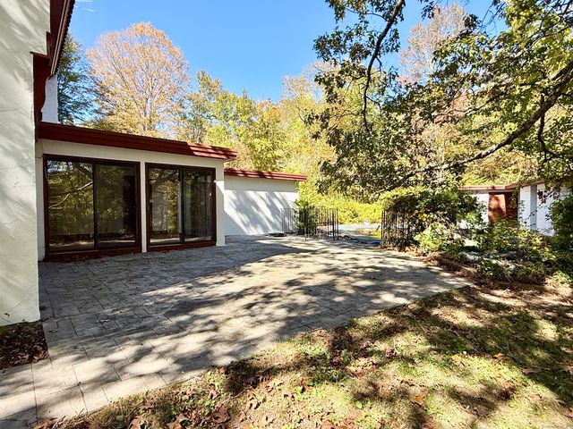 15 Bunker Hill Road, Canton, CT 06019