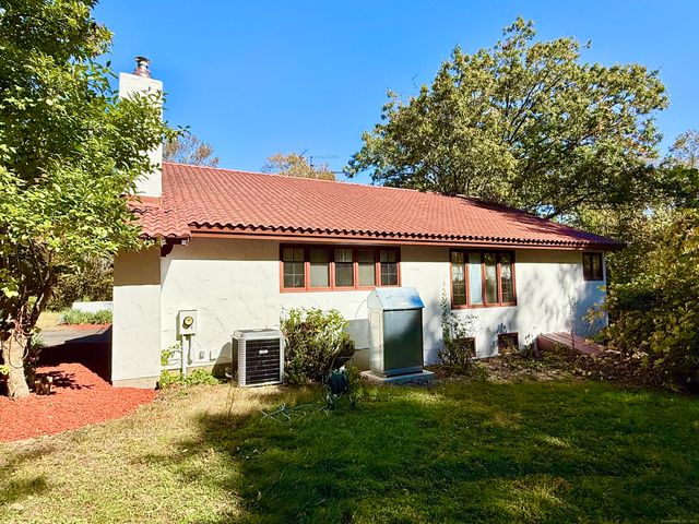 15 Bunker Hill Road, Canton, CT 06019