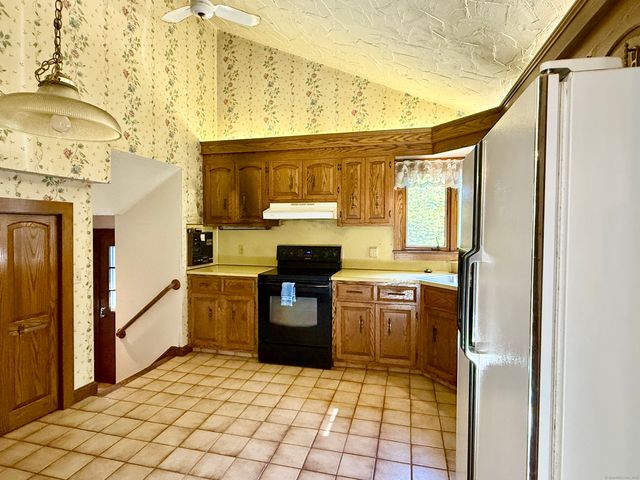 15 Bunker Hill Road, Canton, CT 06019