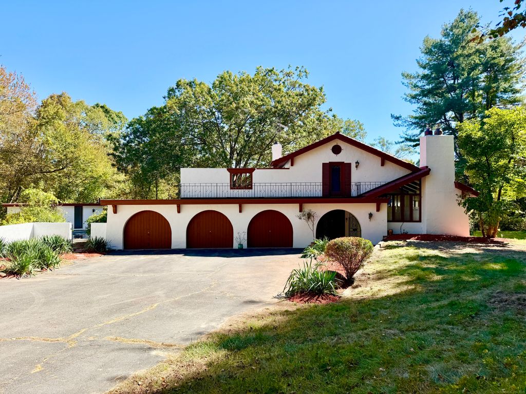 15 Bunker Hill Road, Canton, CT 06019