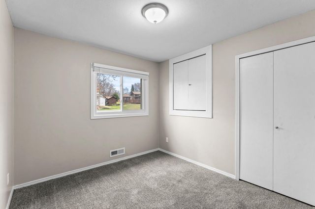 9208 60th Avenue N, New Hope, MN 55428