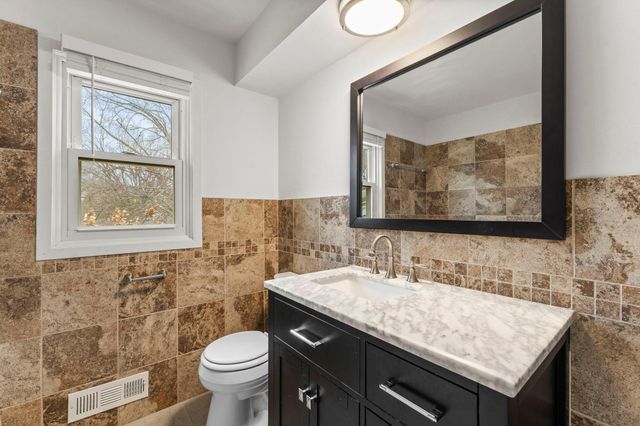 9208 60th Avenue N, New Hope, MN 55428