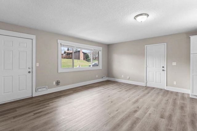 9208 60th Avenue N, New Hope, MN 55428