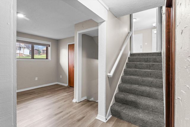 9208 60th Avenue N, New Hope, MN 55428