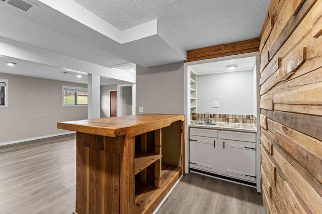 9208 60th Avenue N, New Hope, MN 55428