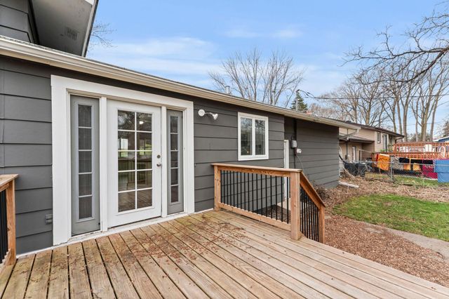 9208 60th Avenue N, New Hope, MN 55428