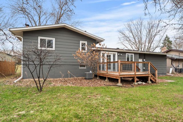 9208 60th Avenue N, New Hope, MN 55428