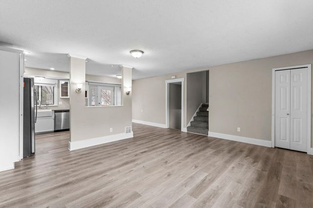 9208 60th Avenue N, New Hope, MN 55428