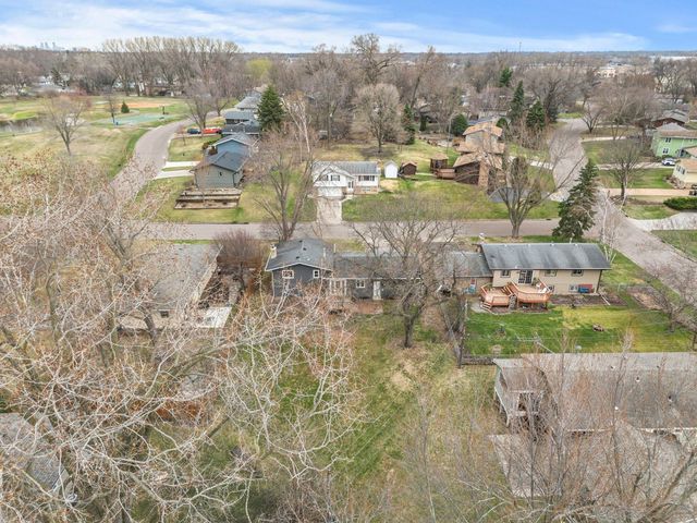 9208 60th Avenue N, New Hope, MN 55428