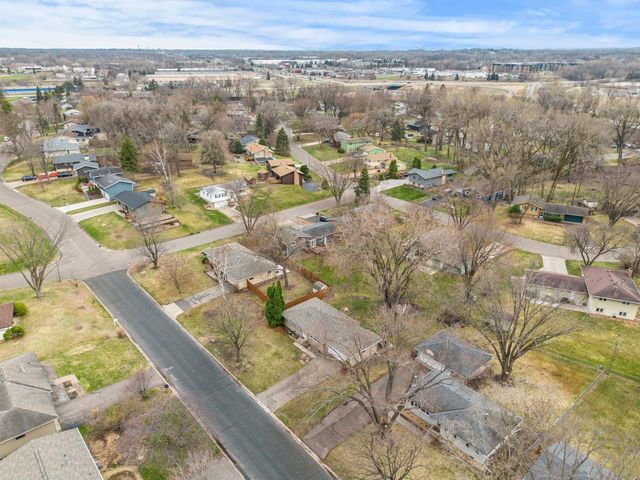 9208 60th Avenue N, New Hope, MN 55428