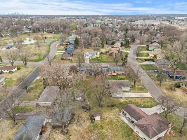 9208 60th Avenue N, New Hope, MN 55428