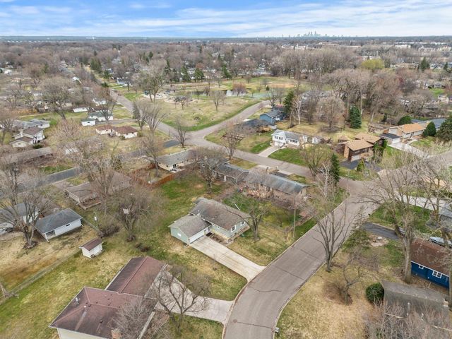 9208 60th Avenue N, New Hope, MN 55428