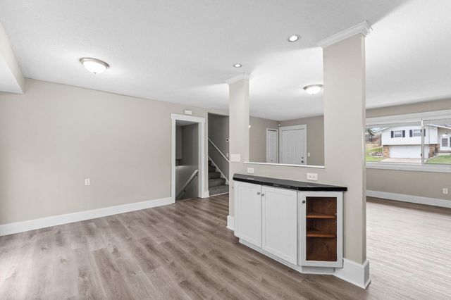 9208 60th Avenue N, New Hope, MN 55428