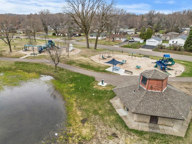 9208 60th Avenue N, New Hope, MN 55428