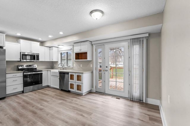 9208 60th Avenue N, New Hope, MN 55428