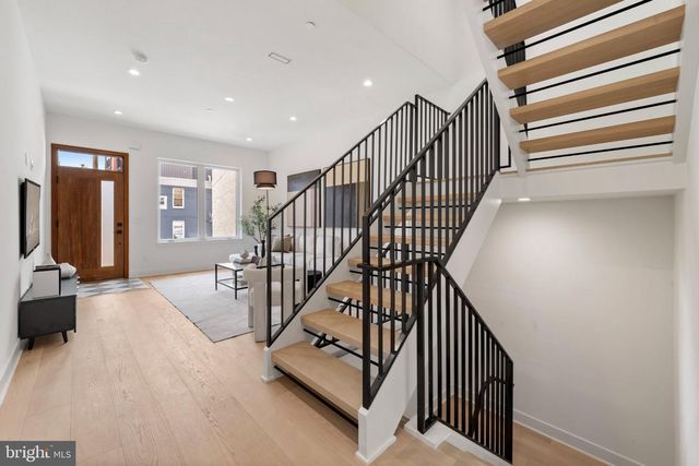 2121 E SERGEANT ST, Philadelphia, PA 19125