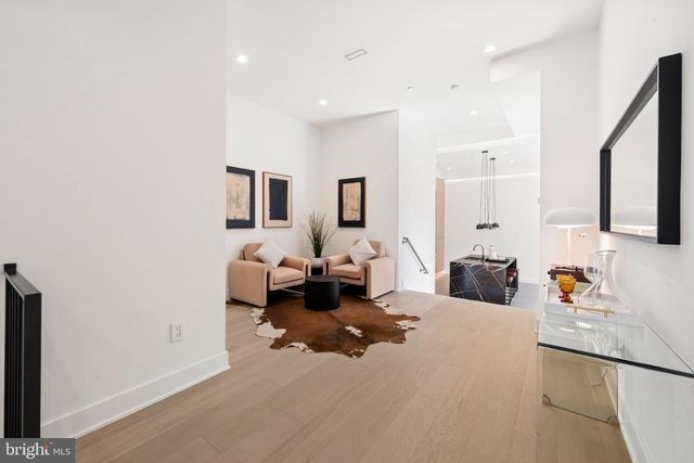 2121 E SERGEANT ST, Philadelphia, PA 19125