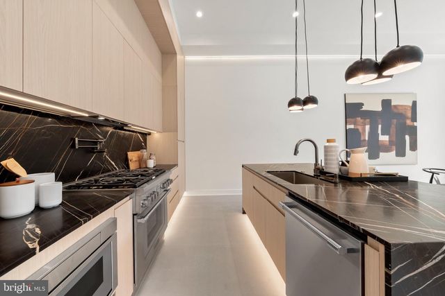 2121 E SERGEANT ST, Philadelphia, PA 19125
