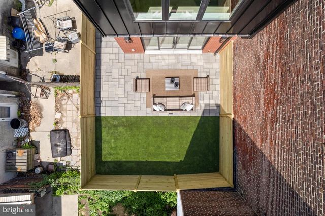 2121 E SERGEANT ST, Philadelphia, PA 19125