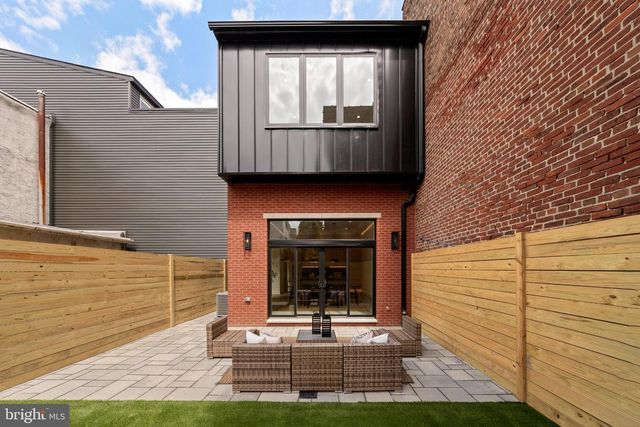 2121 E SERGEANT ST, Philadelphia, PA 19125