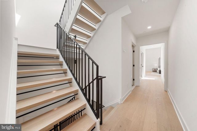 2121 E SERGEANT ST, Philadelphia, PA 19125