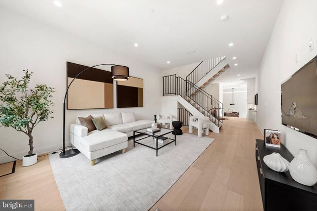 2121 E SERGEANT ST, Philadelphia, PA 19125