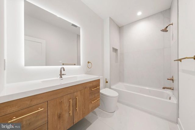 2121 E SERGEANT ST, Philadelphia, PA 19125