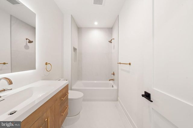 2121 E SERGEANT ST, Philadelphia, PA 19125