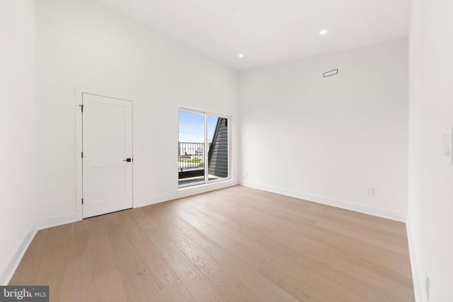 2121 E SERGEANT ST, Philadelphia, PA 19125