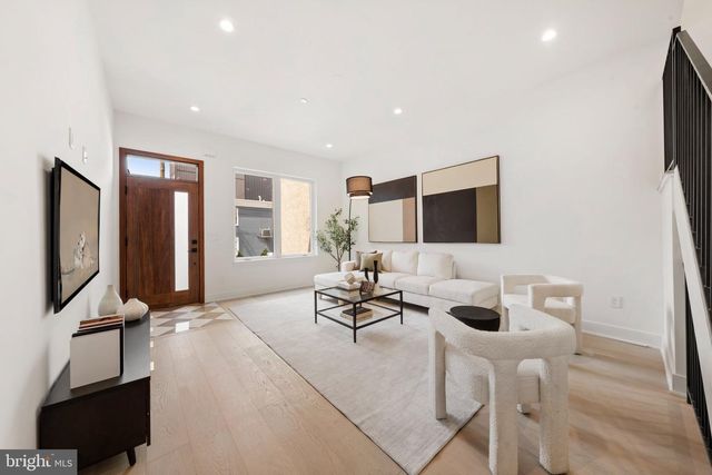 2121 E SERGEANT ST, Philadelphia, PA 19125