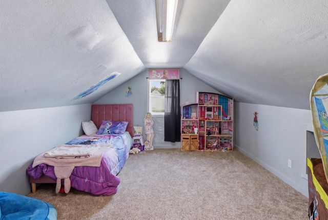 313 E E Queen Ave, Spokane, WA 99207