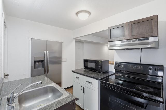 313 E E Queen Ave, Spokane, WA 99207