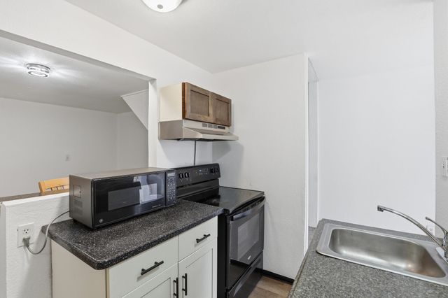 313 E E Queen Ave, Spokane, WA 99207