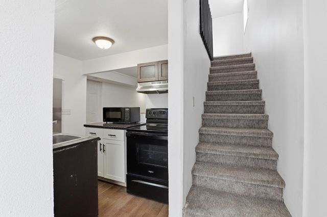 313 E E Queen Ave, Spokane, WA 99207