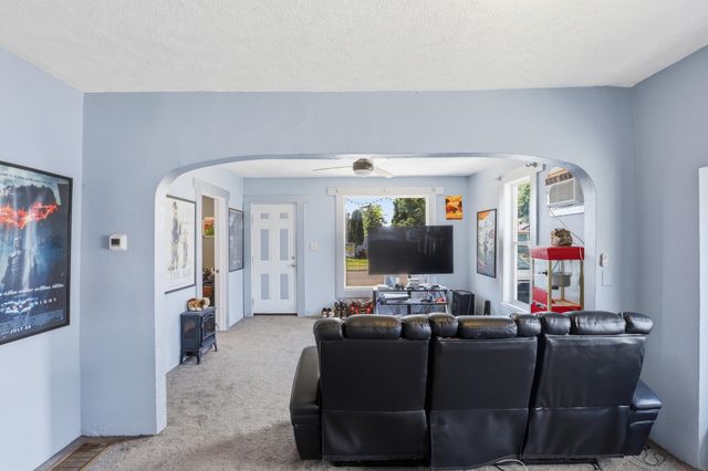 313 E E Queen Ave, Spokane, WA 99207
