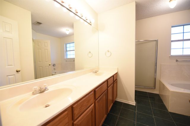 6419 Brookhaven Trail, Arlington, TX 76001