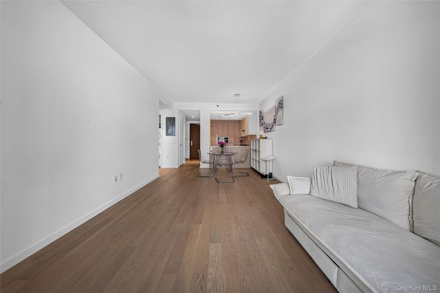 13327 39th Avenue 9F, Flushing, NY 11354