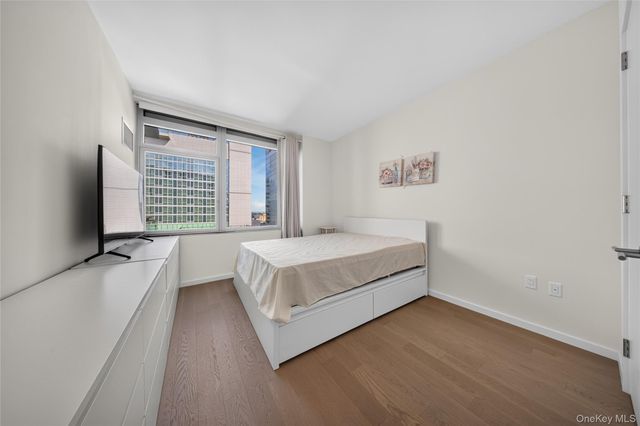 13327 39th Avenue 9F, Flushing, NY 11354