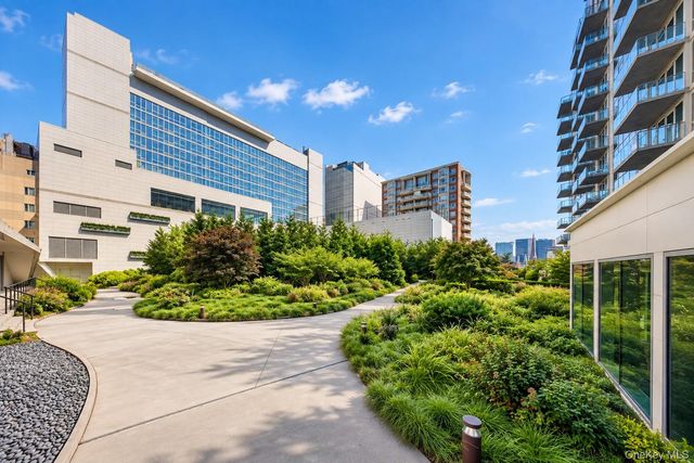 13327 39th Avenue 9F, Flushing, NY 11354