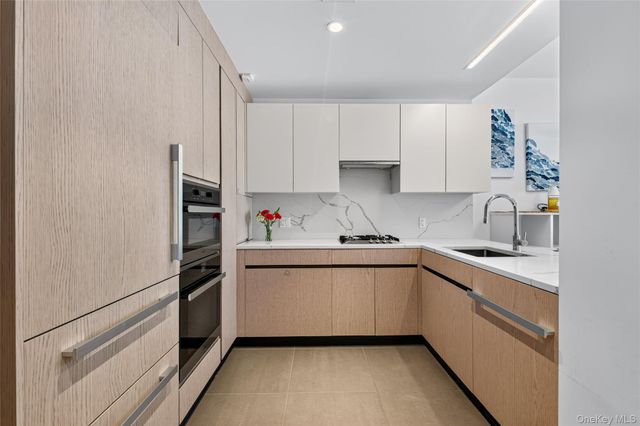 13327 39th Avenue 9F, Flushing, NY 11354