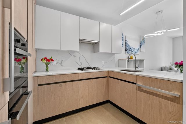 13327 39th Avenue 9F, Flushing, NY 11354