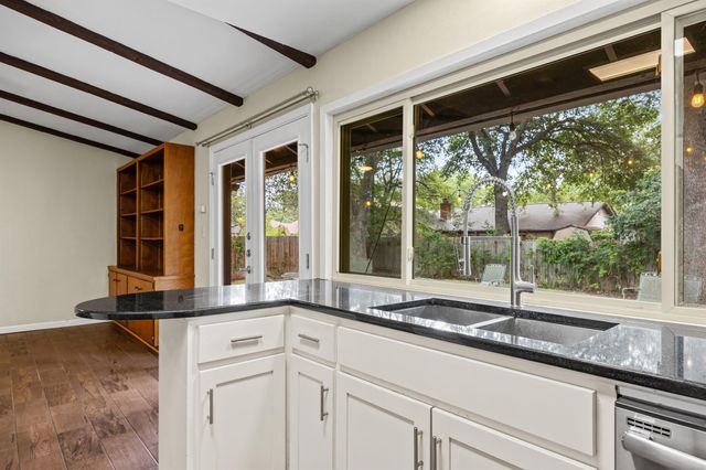 9215 Hunters TRCE E, Austin, TX 78758