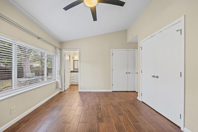 9215 Hunters TRCE E, Austin, TX 78758