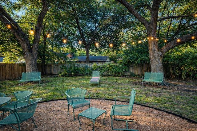 9215 Hunters TRCE E, Austin, TX 78758