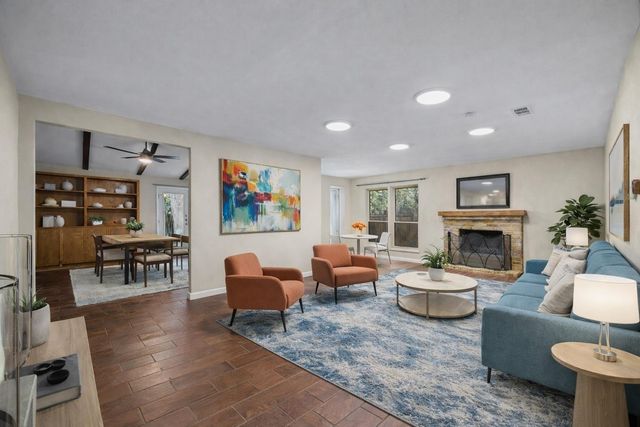 9215 Hunters TRCE E, Austin, TX 78758